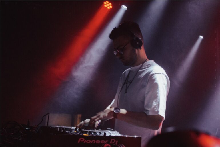 Noah Shah - Inhale