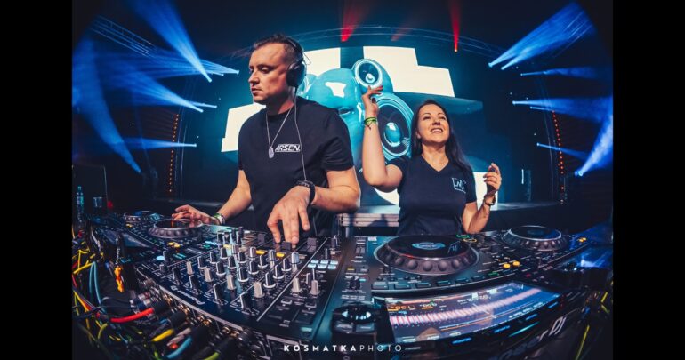 Moniqa Adams & Arsen - The Couple Moments of Trance