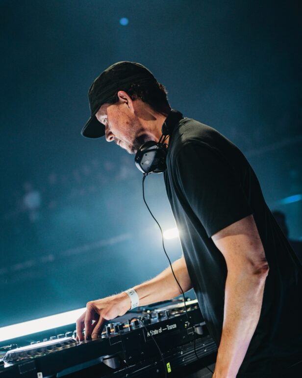 Cosmic Gate - Wake Your Mind Radio